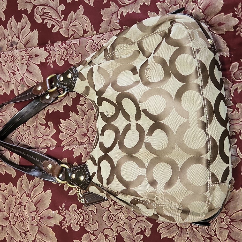 Coach Madison Maggy Shoulder Bag Witj Gold Hardware - Picture 11 of 13